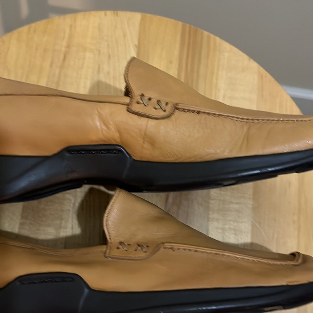 Kenneth Cole’s Reaction Tournament men’ leather slip on loafers. Tan. Size 7.5 - Picture 3 of 9